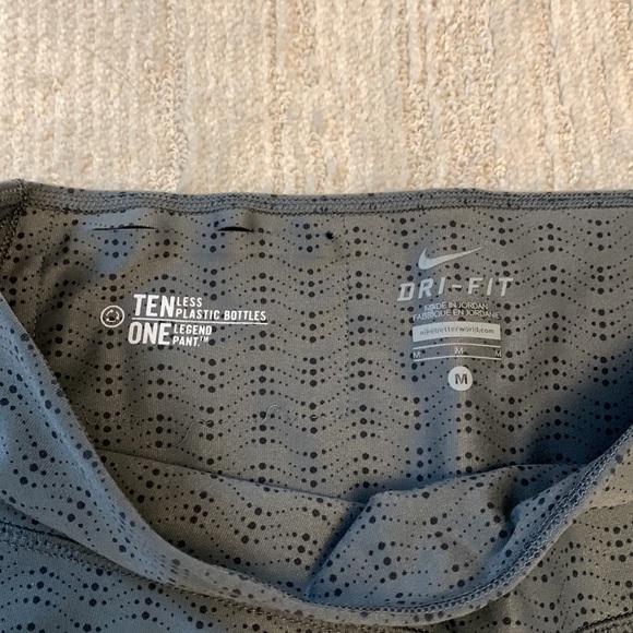 Nike Dry Fit Crops - Picture 4 of 8